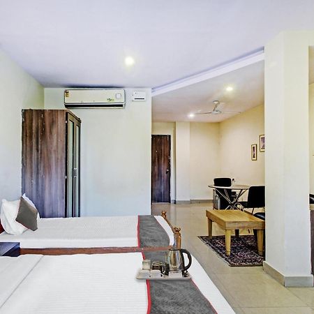 OYO Townhouse 81794 Banjara Hills Hotel Hyderabad Luaran gambar
