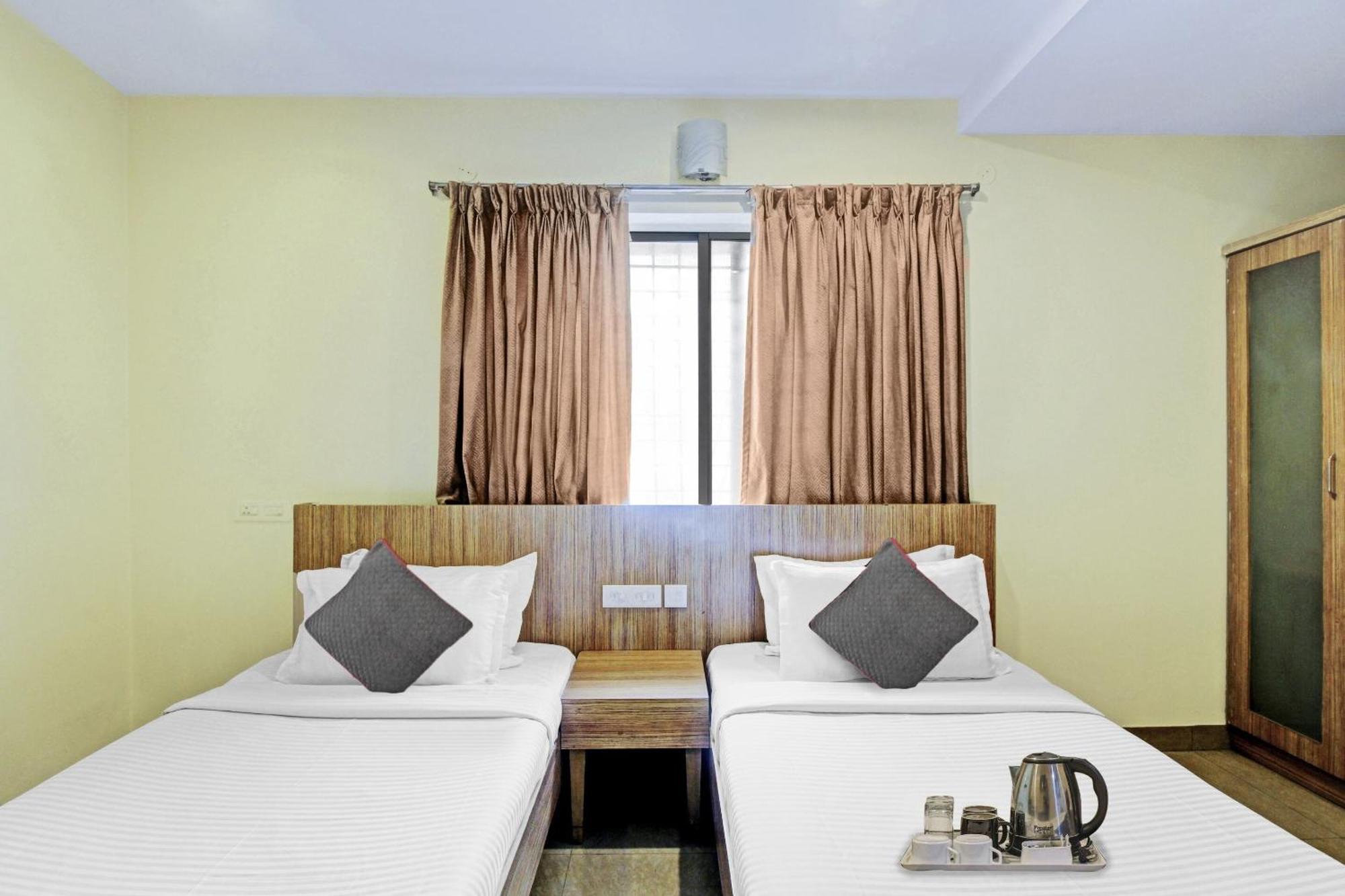 OYO Townhouse 81794 Banjara Hills Hotel Hyderabad Luaran gambar