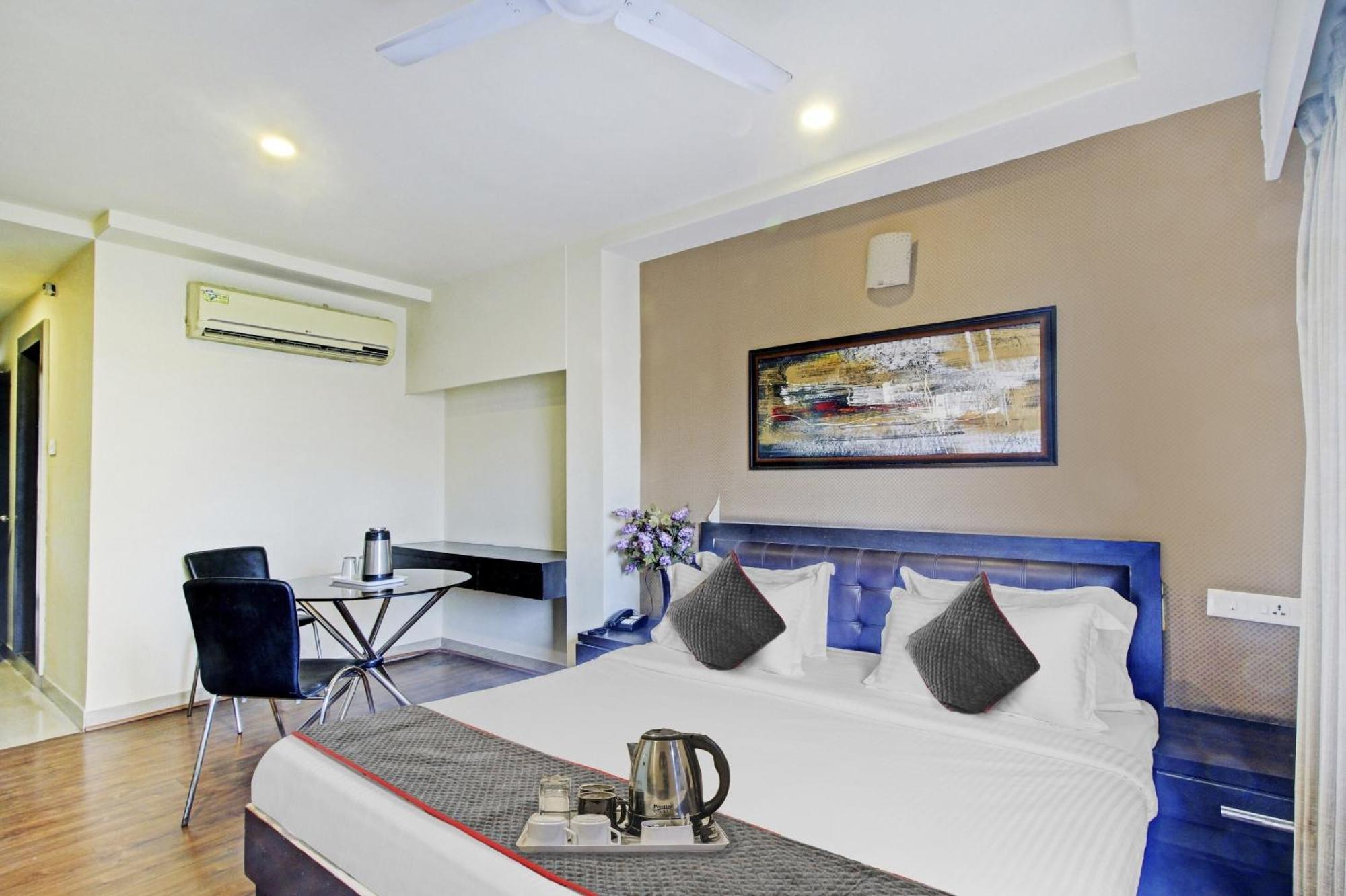 OYO Townhouse 81794 Banjara Hills Hotel Hyderabad Luaran gambar