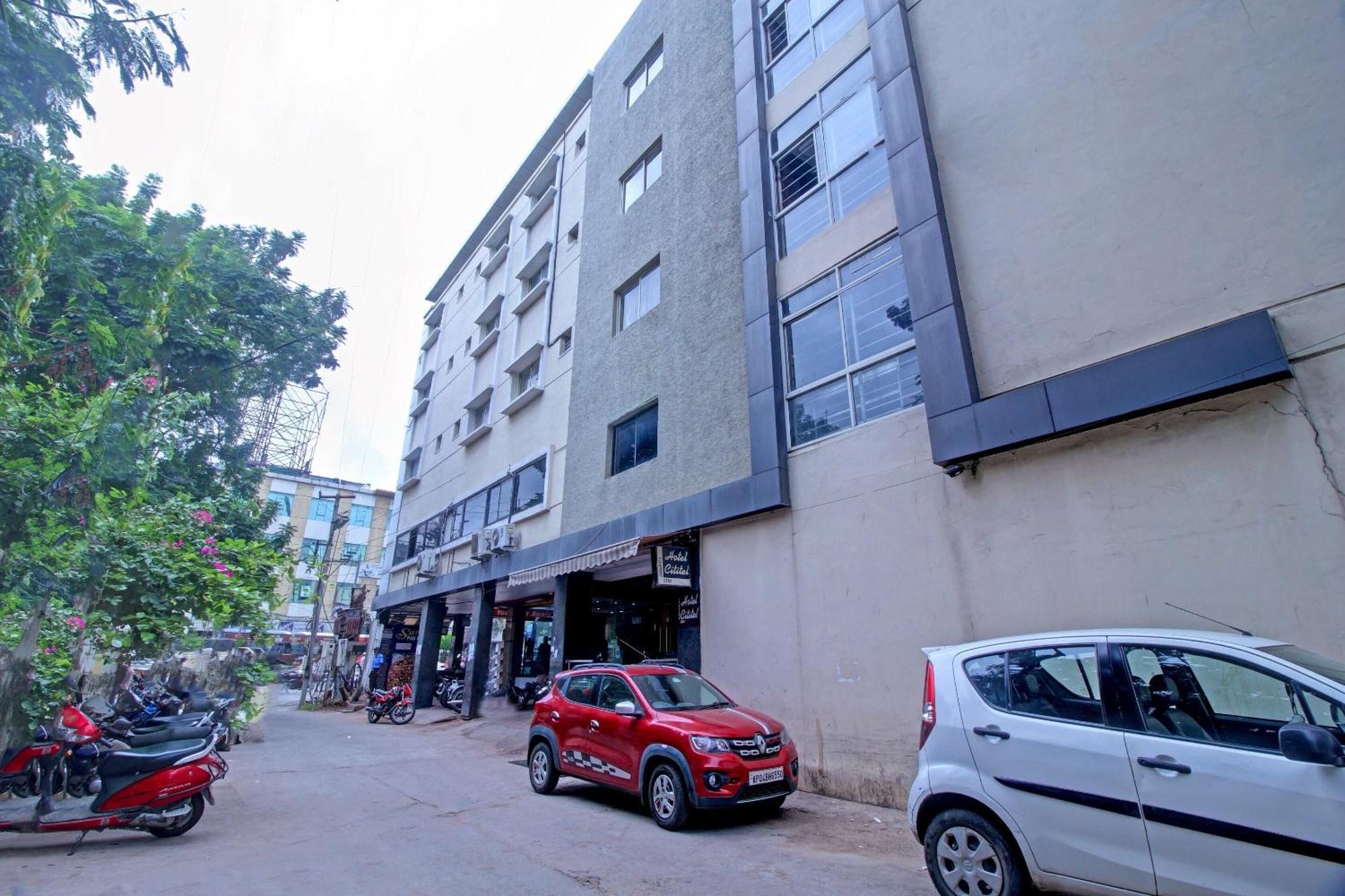OYO Townhouse 81794 Banjara Hills Hotel Hyderabad Luaran gambar