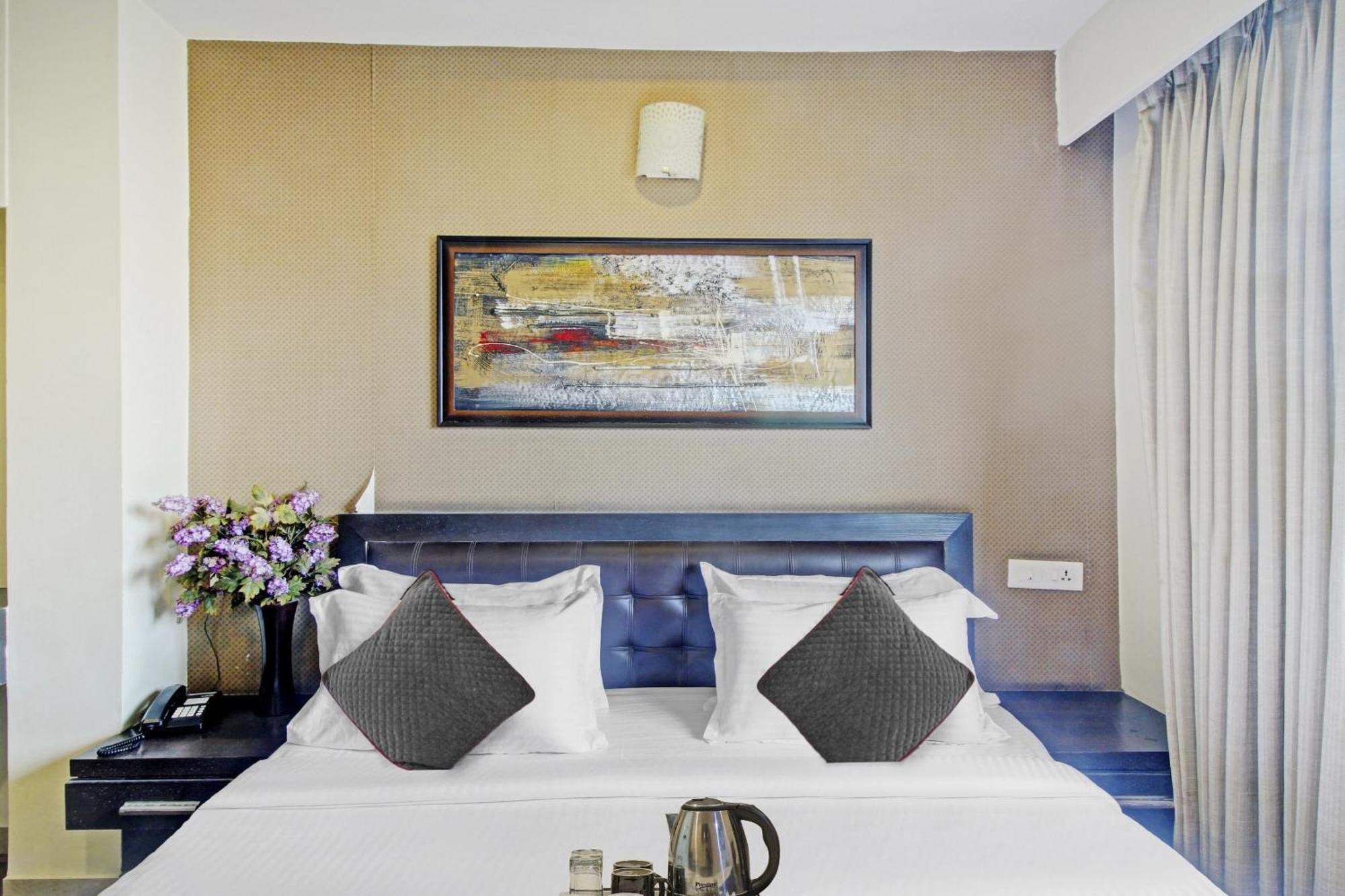 OYO Townhouse 81794 Banjara Hills Hotel Hyderabad Luaran gambar